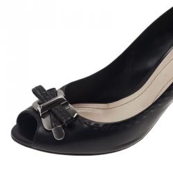 مملوكة مسبقًا Dior Black Patent Leather Bow Peep Toe Pumps Size 40.5