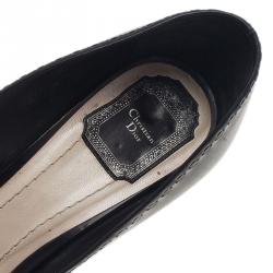 مملوكة مسبقًا Dior Black Patent Leather Bow Peep Toe Pumps Size 40.5