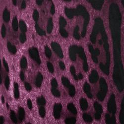 مملوكة مسبقًا تنورة دولتشي أند غابانا حرير طباعة فهد بنفسجية M