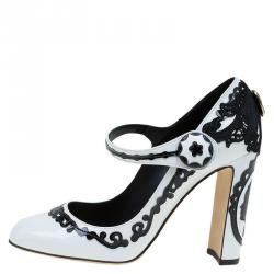 مملوكة مسبقًا حذاء كعب عالي دولتشي آند غابانا ماري جاين جلد أبيض وأسود نمط باروك مقاس 38
