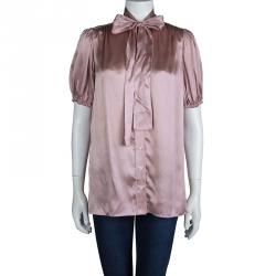 مملوكة مسبقًا بلوزة دولتشي آند غابانا حرير وردي فاتح بربطة عنق M