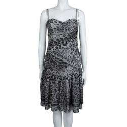 مملوكة مسبقًا فستان دولتشي أند غابانا حرير مطبوع رصاصي نقشة الفهد بكشكشة M