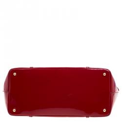 مملوكة مسبقًا حقيبة يد دولتشي أند غابانا ميس اسكيب جلد لامعة حمراء