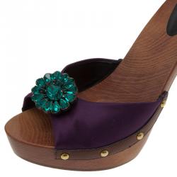 Pre Owned صندل سلايد دولتشي آند غابانا مرصع كريستال ساتان بنفسجي مقاس 40