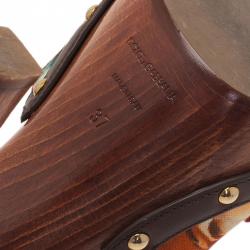 مملوكة مسبقًا صندل سلايد دولتشي أند غابانا خشب كانفاس أحم ر بنقش مورد مقاس 37