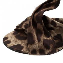 مملوكة مسبقًا صندل دولتشي أند غابانا حرير نقشة الفهد بفتحة كعب مقاس 39