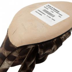 مملوكة مسبقًا صندل دولتشي أند غابانا حرير نقشة الفهد بفتحة كعب مقاس 39