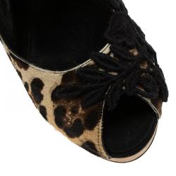 مملوكة مسبقًا صندل دولتشي أند غابانا شعر حصان نقشة الفهد ، بلاستيك PVC، ودانتيل بفتحة كعب مقاس 38.5