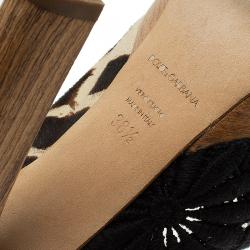 مملوكة مسبقًا صندل دولتشي أند غابانا شعر حصان نقشة الفهد ، بلاستيك PVC، ودانتيل بفتحة كعب مقاس 38.5