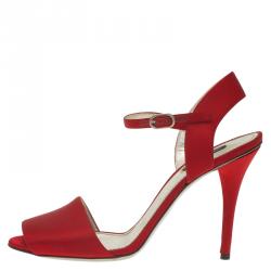 مملوكة مسبقًا صندل دولتشي أند غابانا سيور كاحل ساتان أحمر مقاس 40