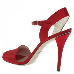 مملوكة مسبقًا صندل دولتشي أند غابانا سيور كاحل ساتان أحمر مقاس 40