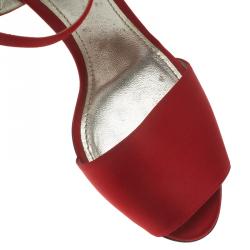 مملوكة مسبقًا صندل دولتشي أند غابانا سيور كاحل ساتان أحمر مقاس 40