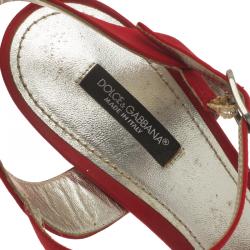 مملوكة مسبقًا صندل دولتشي أند غابانا سيور كاحل ساتان أحمر مقاس 40