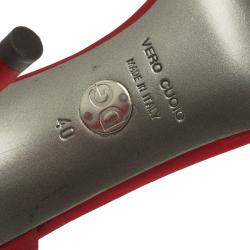 مملوكة مسبقًا صندل دولتشي أند غابانا سيور كاحل ساتان أحمر مقاس 40