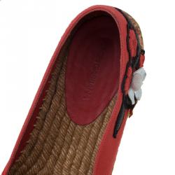 Pre Owned حذاء إسبادريل دولتشي آند غابانا كانفاس أحمر مزين بالورود ومزخرف بالجواهر مقاس 40