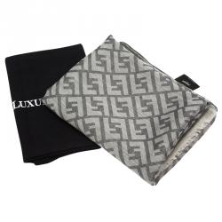 مملوكة مسبقًا Fendi Grey Zucca Stole