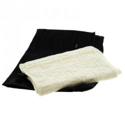 مملوكة مسبقًا وشاح فندي نقش زوكا كشمير وصوف مزخرف كريمي