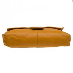 مملوكة مسبقًا حقيبة كتف فندي باغويت كونفيرتيبل كبيرة جلد بنية فاتحة