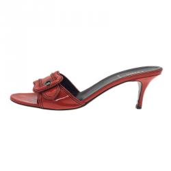 مملوكة مسبقًا Fendi Red Leather B Buckle Slides Size 38