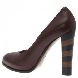 مملوكة مسبقًا حذاء كعب عالي فندي كعب عريض بيكوين جلد عنابي مقاس 40