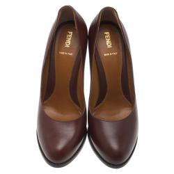 مملوكة مسبقًا حذاء كعب عالي فندي كعب عريض بيكوين جلد عنابي مقاس 40