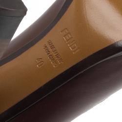 مملوكة مسبقًا حذاء كعب عالي فندي كعب عريض بيكوين جلد عنابي مقاس 40