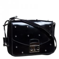 مملوكة مسبقًا Furla Black Glossy Leather and Suede Studded Metropolis Shoulder Bag