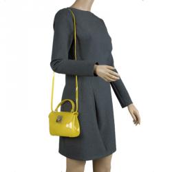 Pre Owned حقيبة كروس فورلا كاندي صغيرة مطاط لامعة صفراء