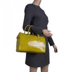 مملوكة مسبقًا حقيبة فورلا كاندي مطاط لامعة خضراء زيتونية