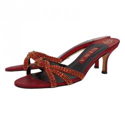 Pre Owned صندل سلايد جينا بفتحة أمامية وعقدة مرصع ساتان أحمر مقاس 38