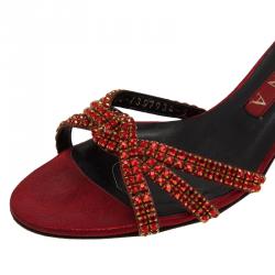 Pre Owned صندل سلايد جينا بفتحة أمامية وعقدة مرصع ساتان أحمر مقاس 38