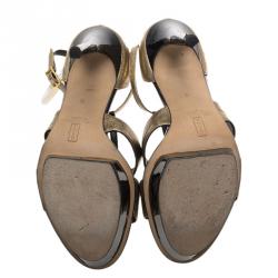 مملوكة مسبقًا صندل جينا جلد ذهبي ميتاليك سير حرف T نعل سميك مقاس 38