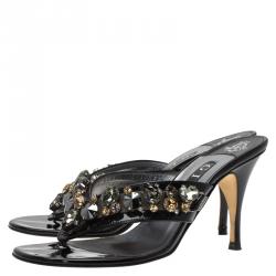 مملوكة مسبقًا صندل بإصبع جينا جلد أسود مرصع بالكريستال مقاس 38.5