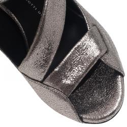 Pre Owned صندل جوسيبي زانوتي جلد فضي ميتاليك سيور مقاس 39