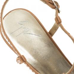 Pre Owned صندل جوسيبي زانوتي ساتان وردي كريستال مرصع سير حرف T مقاس 37