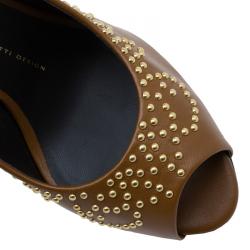 مملوكة مسبقًا Giuseppe Zanotti Brown Studded Leather Peep Toe Pumps Size 39