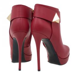 مملوكة مسبقًا Giuseppe Zanotti Red Leather Pyramid Stud Platform Ankle Boots Size 39