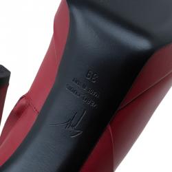 مملوكة مسبقًا Giuseppe Zanotti Red Leather Pyramid Stud Platform Ankle Boots Size 39