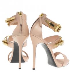 مملوكة مسبقًا صندل جوسيبي زانوتي بسحاب خلفي وإبزيم جلد بيج مقاس 38