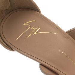 مملوكة مسبقًا صندل جوسيبي زانوتي بسحاب خلفي وإبزيم جلد بيج مقاس 38