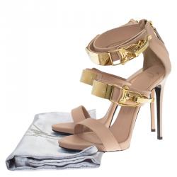 مملوكة مسبقًا صندل جوسيبي زانوتي بسحاب خلفي وإبزيم جلد بيج مقاس 38