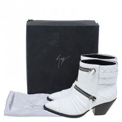 Pre Owned حذاء بوت للكاحل جوسيبي زانوتي جلد أبيض مبطن مقاس 40