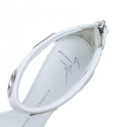 Pre Owned صندل بحزام للكاحل جوسيبي زانوتي بعيون جلد أبيض مقاس 37