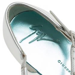 مملوكة مسبقًا صندل فلات جوسيبي زانوتي ميتاليك تركواز مرصع مقاس 37