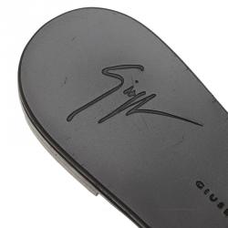 Pre Owned صندل بإصبع جوسيبي زانوتي مزين كريستال لامع أسود مقاس 35