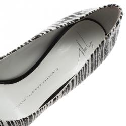 مملوكة مسبقًا Giuseppe Zanotti Black and White Striped Python Embossed Leather Pumps Size 36.5