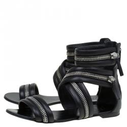 مملوكة مسبقًا صندل فلات جوسيبي زانوتي غلادياتور جلد أسود بسحاب مزين مقاس 37.5