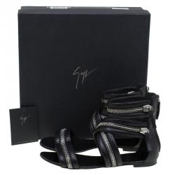 مملوكة مسبقًا صندل فلات جوسيبي زانوتي غلادياتور جلد أسود بسحاب مزين مقاس 37.5