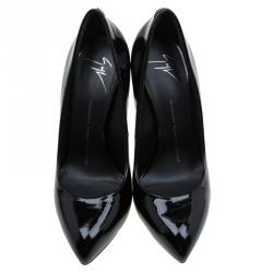 Pre Owned حذاء كعب عالي جوسيبي زانوتي جلد أسود لامع كعب ذهبي مقاس 39