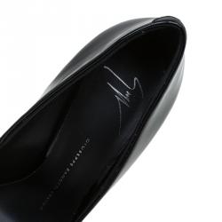 Pre Owned حذاء كعب عالي جوسيبي زانوتي جلد أسود لامع كعب ذهبي مقاس 39